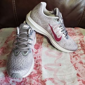 Nike Womens Zoom Winflow 5 Running Shoes Size 8